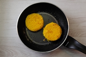 Preparazione Tartine di riso al salto con crescenza e mazzancolle - Fase 2