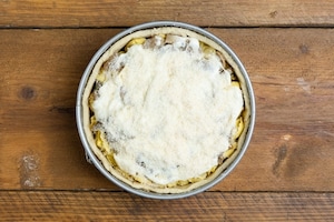 Preparazione Timballo di tortellini in crosta - Fase 4