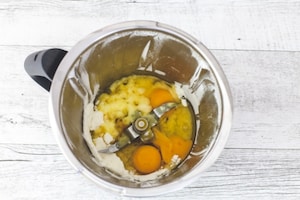 Preparazione Torta al cioccolato senza burro con il Bimby - Fase 1