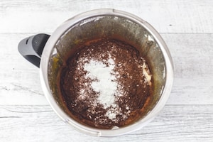 Preparazione Torta al cioccolato senza burro con il Bimby - Fase 2