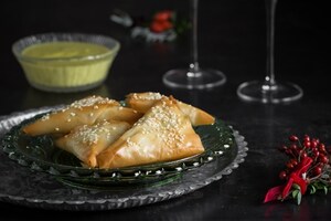 Preparazione Triangoli di pasta fillo con pollo alle erbette e salsa al curry  - Fase 3