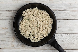Preparazione Triangoli di pasta fillo con pollo alle erbette e salsa al curry  - Fase 2