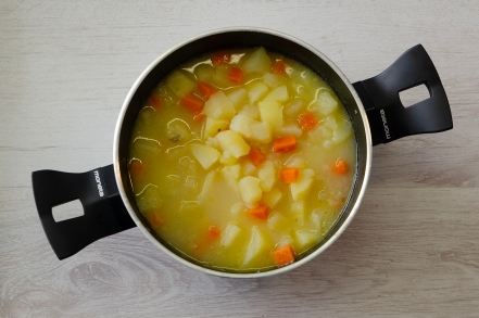 Preparazione Vellutata di patate allo zafferano con gamberoni bardati - Fase 1 Preparazione Vellutata di patate allo zafferano con gamberoni bardati - Fase 1