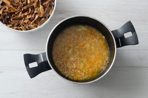 Preparazione Zuppa di farro con porcini e castagne - Fase 2