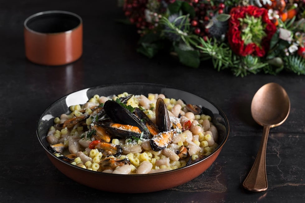 Zuppa di tubetti con cozze, cannellini e pecorino ricetta