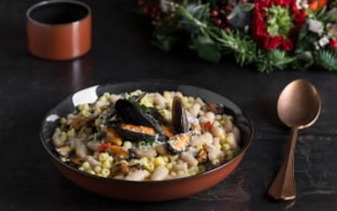 Zuppa di tubetti con cozze, cannellini e pecorino