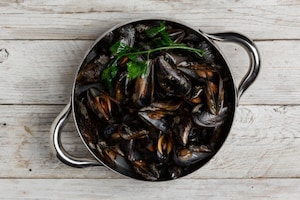 Preparazione Zuppa di tubetti con cozze, cannellini e pecorino - Fase 1