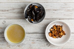 Preparazione Zuppa di tubetti con cozze, cannellini e pecorino - Fase 1