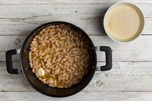 Preparazione Zuppa di tubetti con cozze, cannellini e pecorino - Fase 2