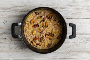 Preparazione Zuppa di tubetti con cozze, cannellini e pecorino - Fase 2