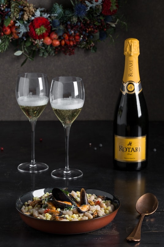 Zuppa di tubetti con cozze, cannellini e pecorino