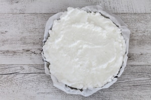 Preparazione Finta pizza di albumi con prosciutto cotto e scamorza - Fase 1