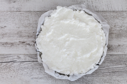 Preparazione Finta pizza di albumi con prosciutto cotto e scamorza - Fase 1 Preparazione Finta pizza di albumi con prosciutto cotto e scamorza - Fase 1