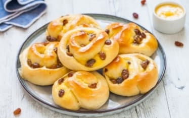 Girelle alla crema e uvetta