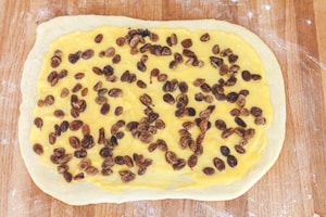 Preparazione Girelle alla crema e uvetta - Fase 3