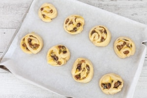 Preparazione Girelle alla crema e uvetta - Fase 5