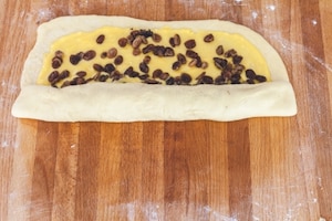 Preparazione Girelle alla crema e uvetta - Fase 4