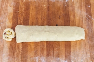 Preparazione Girelle alla crema e uvetta - Fase 4