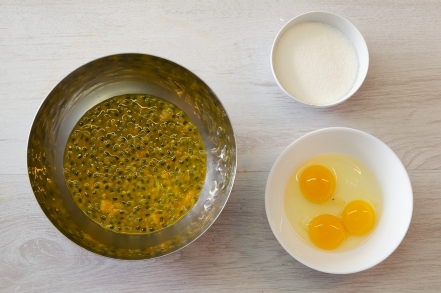 Preparazione Passion fruit curd - Fase 1 Preparazione Passion fruit curd - Fase 1