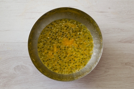 Preparazione Passion fruit curd - Fase 1 Preparazione Passion fruit curd - Fase 1