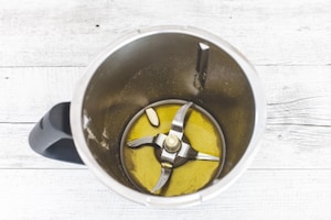 Preparazione Pesto di zucchine con il Bimby - Fase 2