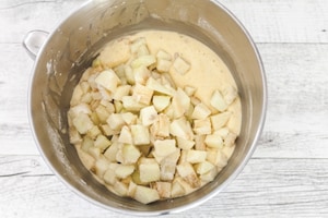 Preparazione Plumcake sofficissimo alle mele - Fase 3