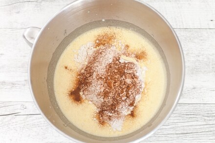 Preparazione Plumcake sofficissimo alle mele - Fase 2 Preparazione Plumcake sofficissimo alle mele - Fase 2