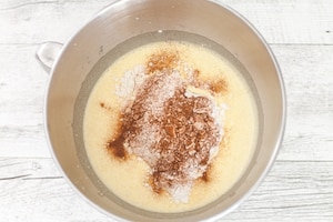 Preparazione Plumcake sofficissimo alle mele - Fase 2