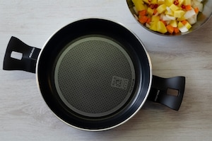 Preparazione Pollo al curry con mandorle e uvetta - Fase 1