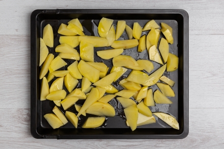 Preparazione Salsiccia e patate in teglia - Fase 1 Preparazione Salsiccia e patate in teglia - Fase 1