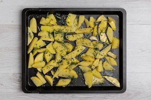 Preparazione Salsiccia e patate in teglia - Fase 1