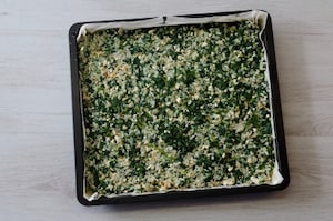 Preparazione Spanakopita con riso e spinaci - Fase 2
