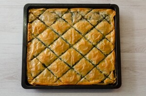 Preparazione Spanakopita con riso e spinaci - Fase 3
