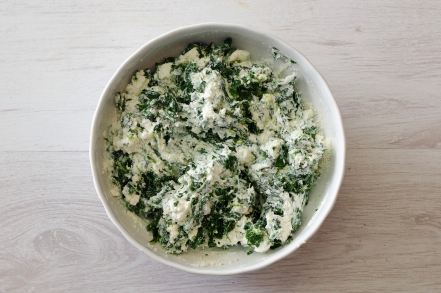 Preparazione Tortini di tagliatelle intrecciate con ricotta, spinaci e uova - Fase 1 Preparazione Tortini di tagliatelle intrecciate con ricotta, spinaci e uova - Fase 1