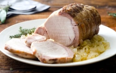 Arrosto di maiale alla birra con cipolle