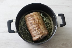 Preparazione Arrosto di maiale alla birra con cipolle - Fase 1