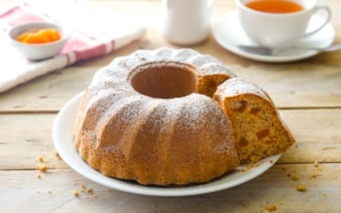 Ciambella al farro e albicocche secche
