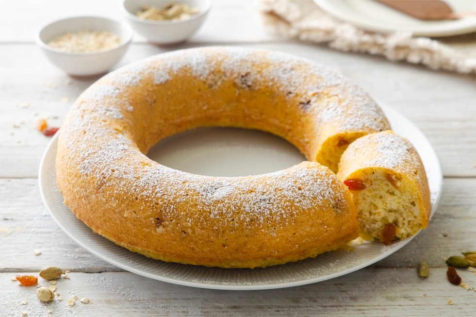 Ciambella con crusca, uvetta e cardamomo ricetta