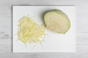 Preparazione Insalata di cavolo cappuccio e acciughe - Fase 1