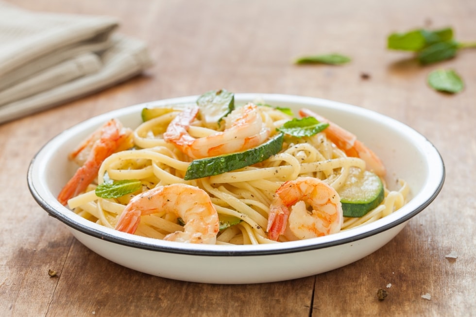 Pasta gamberi e zucchine ricetta