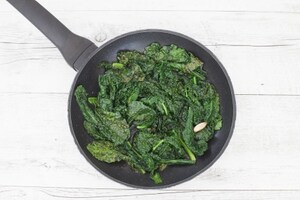 Preparazione Reginelle al cavolo nero e pesto di pomodori secchi - Fase 1