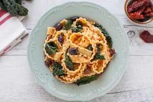 Preparazione Reginelle al cavolo nero e pesto di pomodori secchi - Fase 3