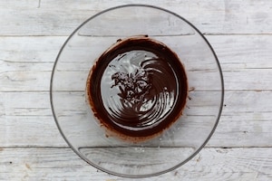 Preparazione Charlotte al cioccolato e frutti di bosco - Fase 1