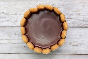 Preparazione Charlotte al cioccolato e frutti di bosco - Fase 4