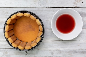 Preparazione Charlotte al cioccolato e frutti di bosco - Fase 3