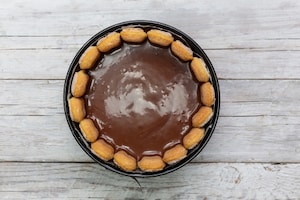 Preparazione Charlotte al cioccolato e frutti di bosco - Fase 3