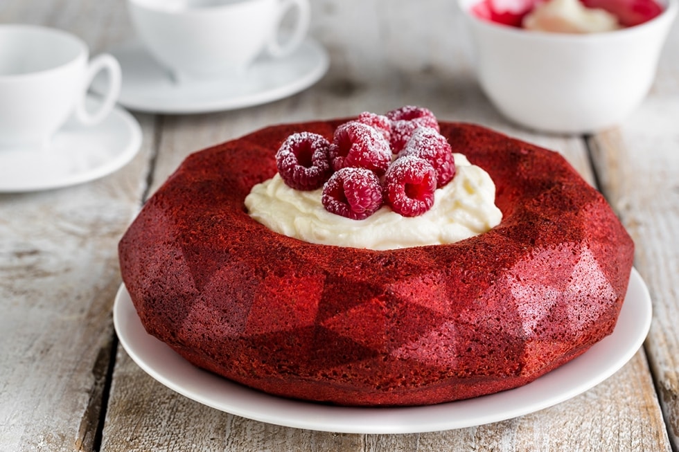 Ciambella red velvet con cream cheese e lamponi ricetta