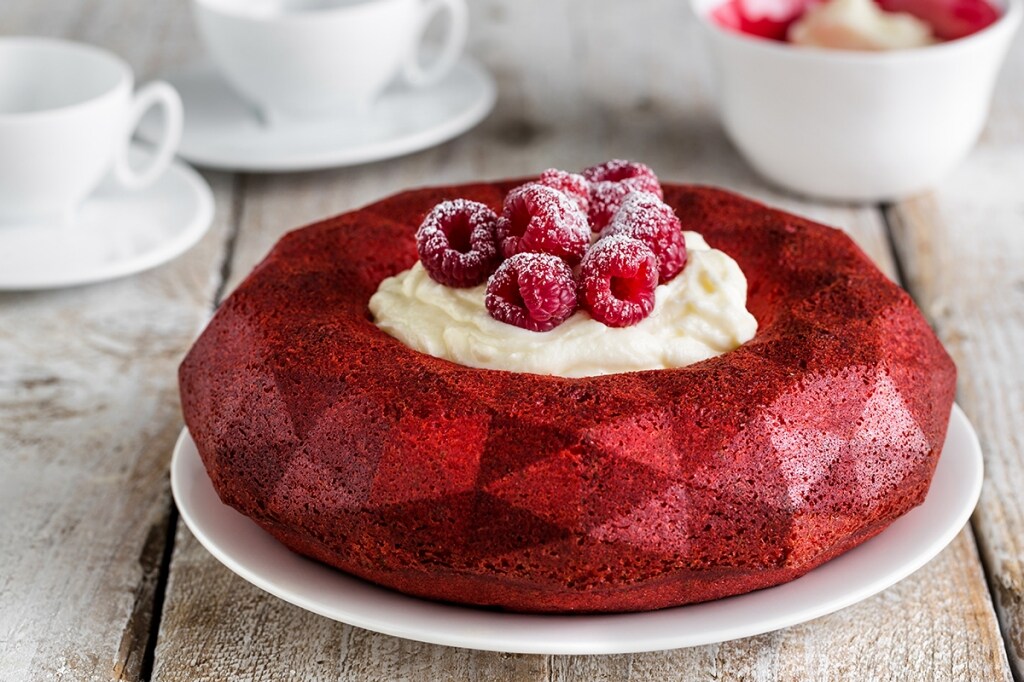 Tronchetto Di Natale Red Velvet.Ricetta Ciambella Red Velvet Con Cream Cheese E Lamponi Cucchiaio D Argento