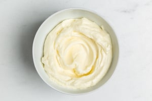 Preparazione Ciambella red velvet con cream cheese e lamponi - Fase 1