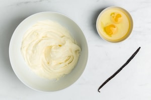 Preparazione Ciambella red velvet con cream cheese e lamponi - Fase 2